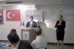 Engelliler “Lokman Hekim”de buluştu
Ankara’da yaşayan engelliler, Lokman Hekim Akay Hastanesinde bir araya geldi.
Lokman Hekim Sağlık Grubu yöneticileri Dr. İbrahim Uğur, Dr. Ali Yakut, Dr. Murat Kadir Erdem ve Ali Emre Dinkçioğlu’nun ev sahipliğinde gerçekleşen etkinliğe, çeşitli engel gruplarından yüzü aşkın engelli katıldı.
Lokman Hekim Hastaneleri İş Geliştirme ve Proje Direktöre Dr. Ali Yakut, burada yaptığı konuşmada, Türkiye’de nüfusun yüzde 12’sinin engellilerden oluştuğuna dikkati çekerek, “Bu kişiler sağlık hizmetlerinden yararlanmak istediklerinde başta iletişim ve ulaşım olmak üzere pek çok sorunla karşı karşıya kalıyor” dedi.