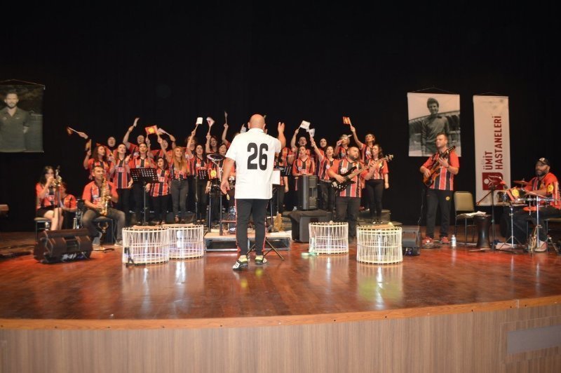 Özel Ümit'ten “Eskişehirspor Marşları” konseri Özel Ümit'ten “Eskişehirspor Marşları” konseri
