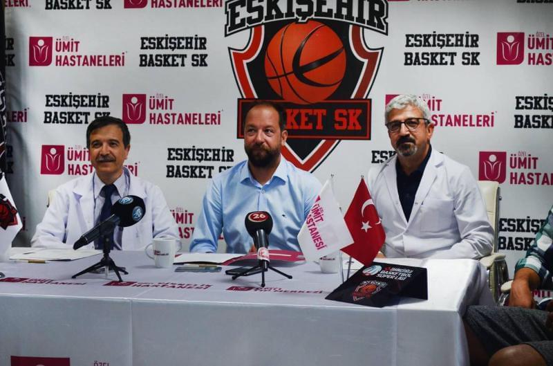Eskişehir Basket’in yeni sezonda sağlık sponsoru geçen sene olduğu gibi yine Özel Ümit Hastanesi oldu. Eskişehir Basket’in yeni sezonda sağlık sponsoru geçen sene olduğu gibi yine Özel Ümit Hastanesi oldu.