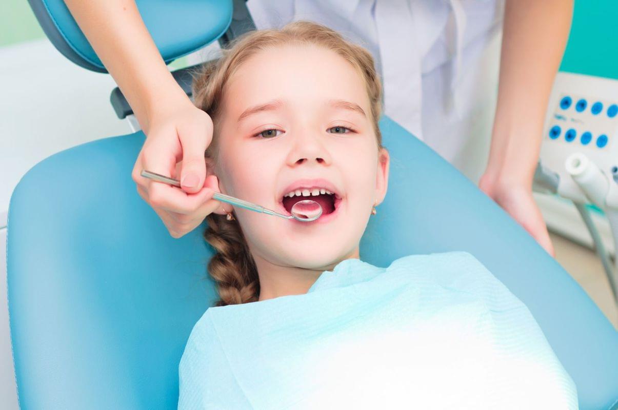 Çocukları 6 ayda bir diş hekimine götürün Çocukları 6 ayda bir diş hekimine götürün
