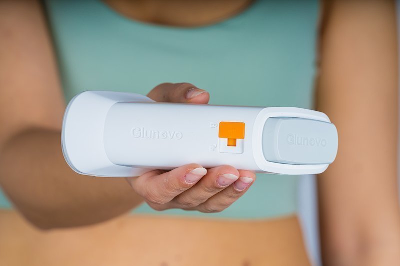 WHAT IS GLUNOVO CONTINUOUS GLUCOSE MONITORING SYSTEM (CGM)?
